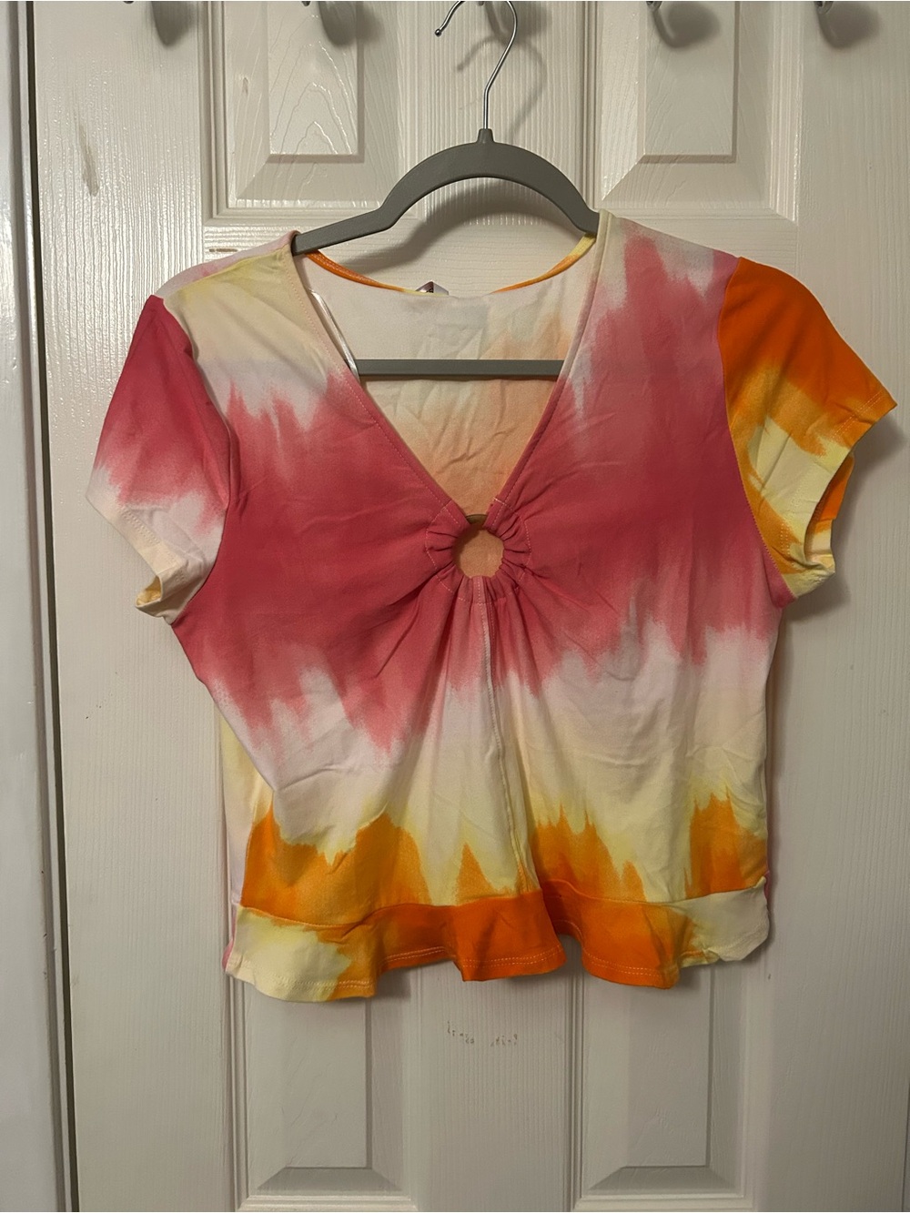Love By Design Tie-Dye V‑Neck Ring Front Crop Top in Pink, Yellow & Orange